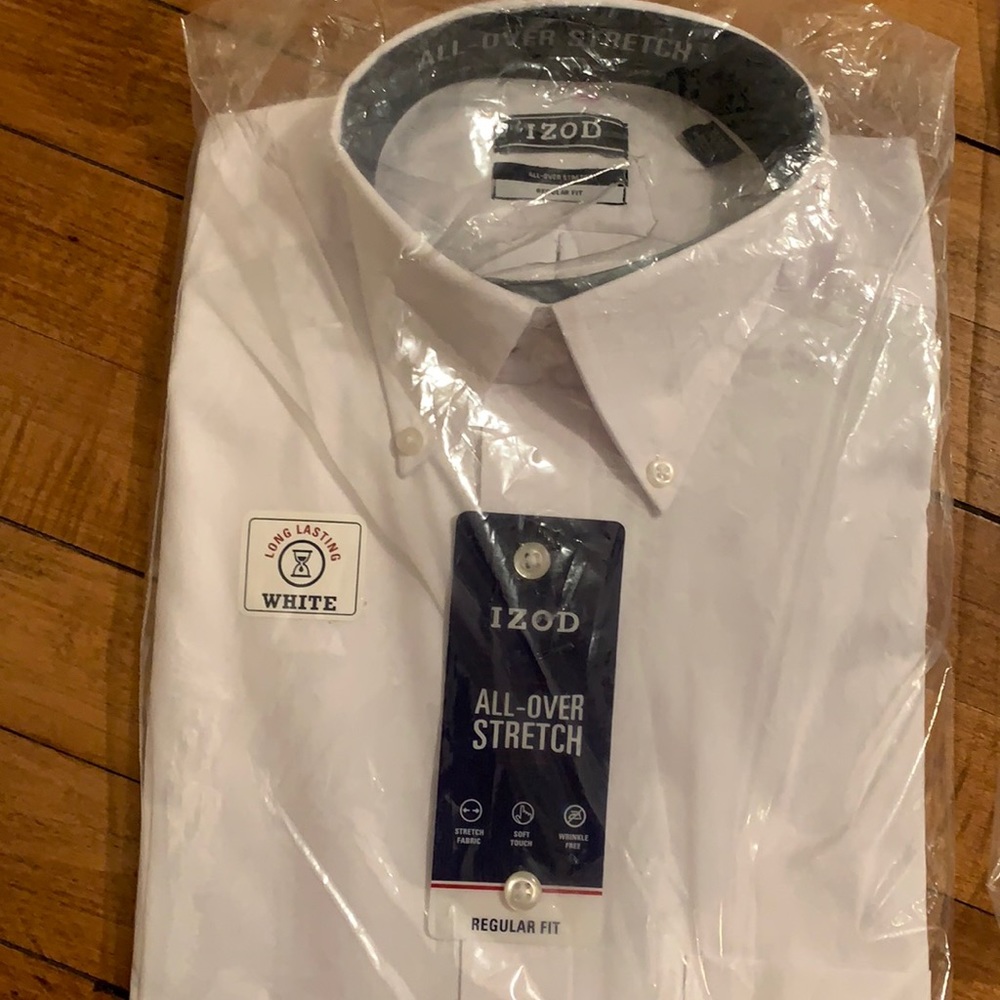 Izod all over stretch men’s button down. Wrinkle free. Retail 53
